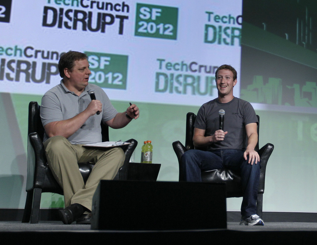 Facebook CEO Mark Zuckerberg, right, listens to a question from moderator Michael Arrington, left, during a "fireside chat" at a conference organized by technology blog TechCrunch in San Francisco, Tuesday, Sept. 11, 2012.  Zuckerberg gave his first interview since the company's rocky initial public offering in May. (AP Photo/Eric Risberg) / SCANPIX Code: 436